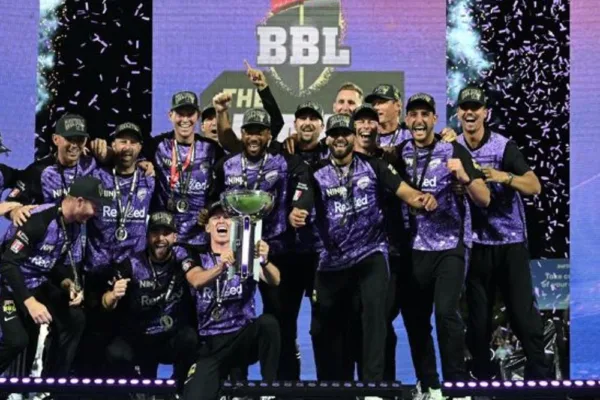 होबार्ट हरिकैंस बनी BBL चैंपियन, 14 साल में पहला खिताब:सिडनी थंडर को 7 विकेट से फाइनल हराया; मिचेल ओवन की सेंचुरी