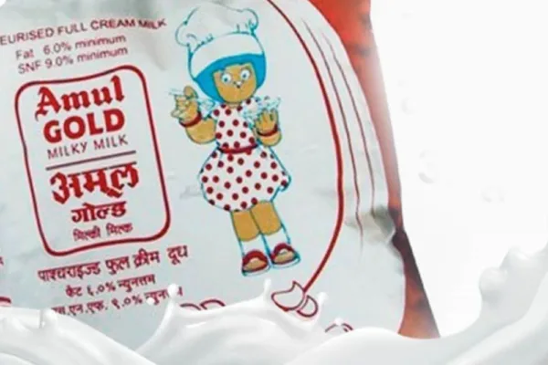 देशभर में अमूल दूध 1 रुपए सस्ता:गोल्ड 65 रुपए और फ्रेश 53 रुपए प्रति लीटर मिलेगा, नई कीमतें आज से लागू