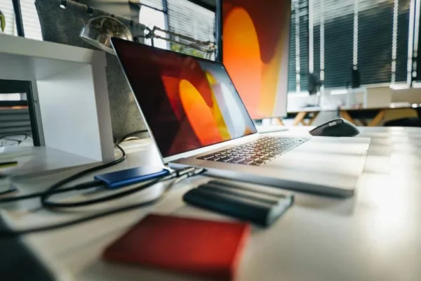 How to easily transfer files and photos off a computer to your hard drive